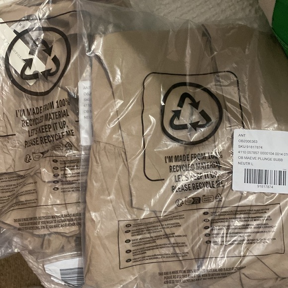 Maeve Plunge Bubble-Hem Top - Picture 3 of 3